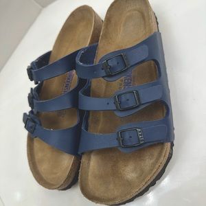 Navy Strap Birkenstocks! Size 40
